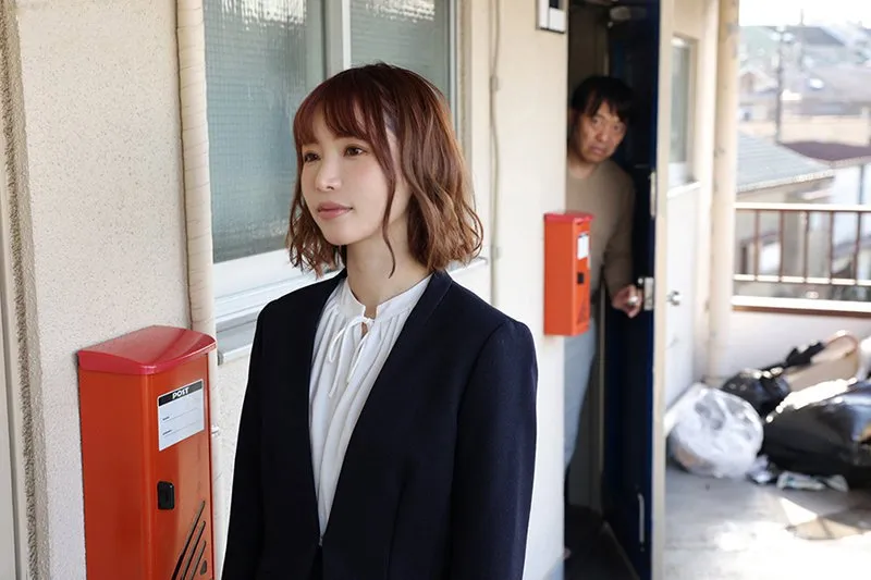 Gã hàng xóm biến thái thường xuyên nghe tiếng rên của đôi người vợ ông xã trẻ cạnh bên